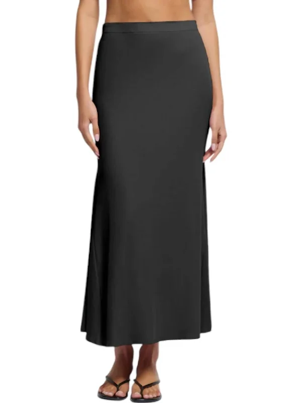 Melani Ribbed Long Skirt In Jet Black